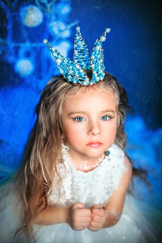 прическа снежной королевы для девочки. прическа снежной королевы. сказочные прически. кокошник царевны лебедь. прическа снежной королевы.