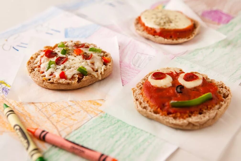 Your own pizza. Make your own pizza. pizza recipe for kids. make your own pizza for kids. make your own food.