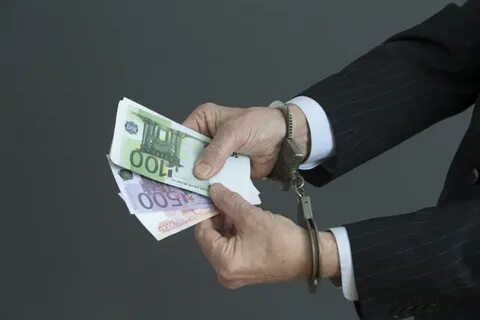В получении взятки в особо