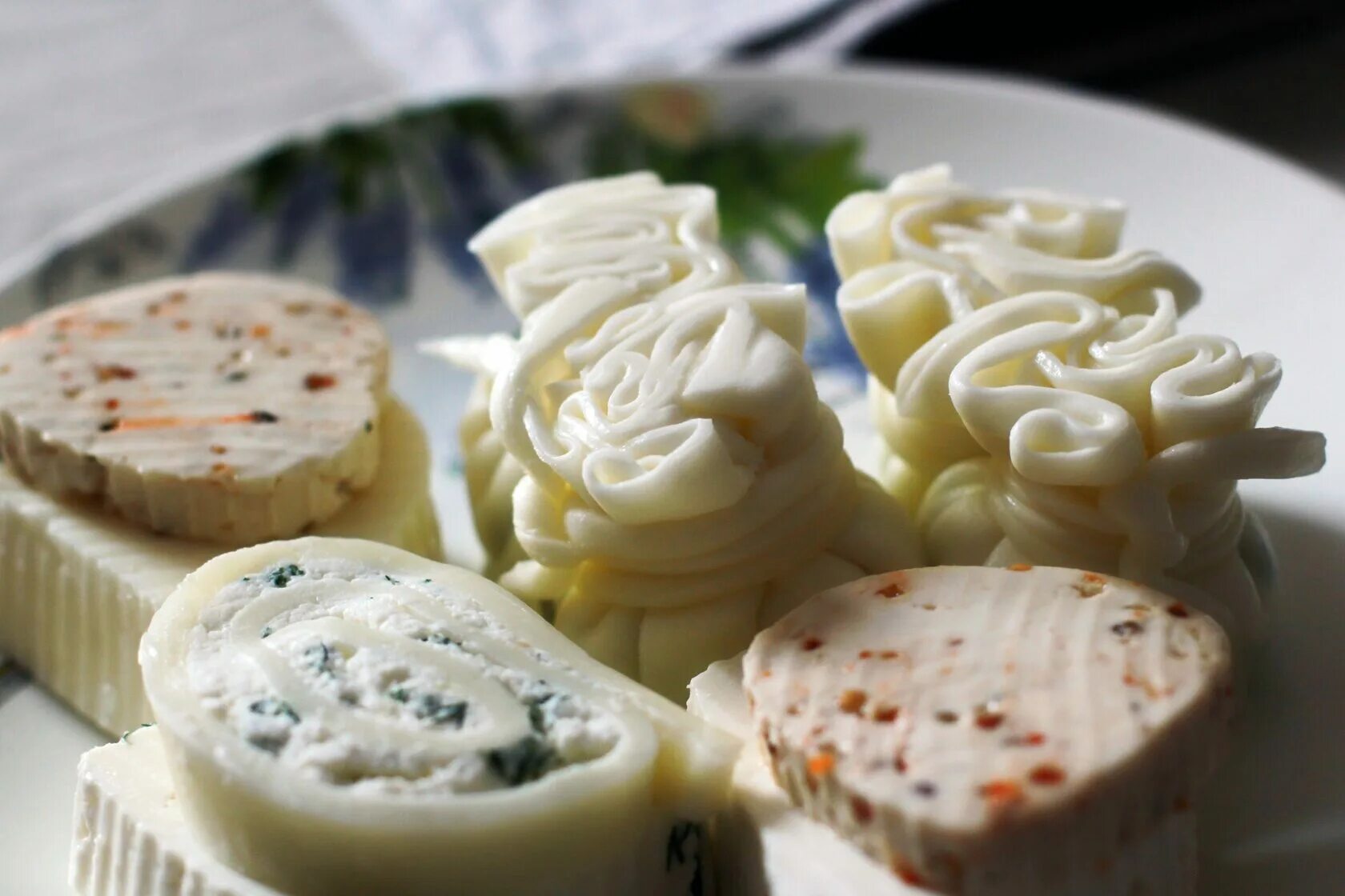 Сулугуни с надуги. Сулугуни с надуги. Грузинские надуги. Грузинский творог надуги. Сулугуни с надуги.