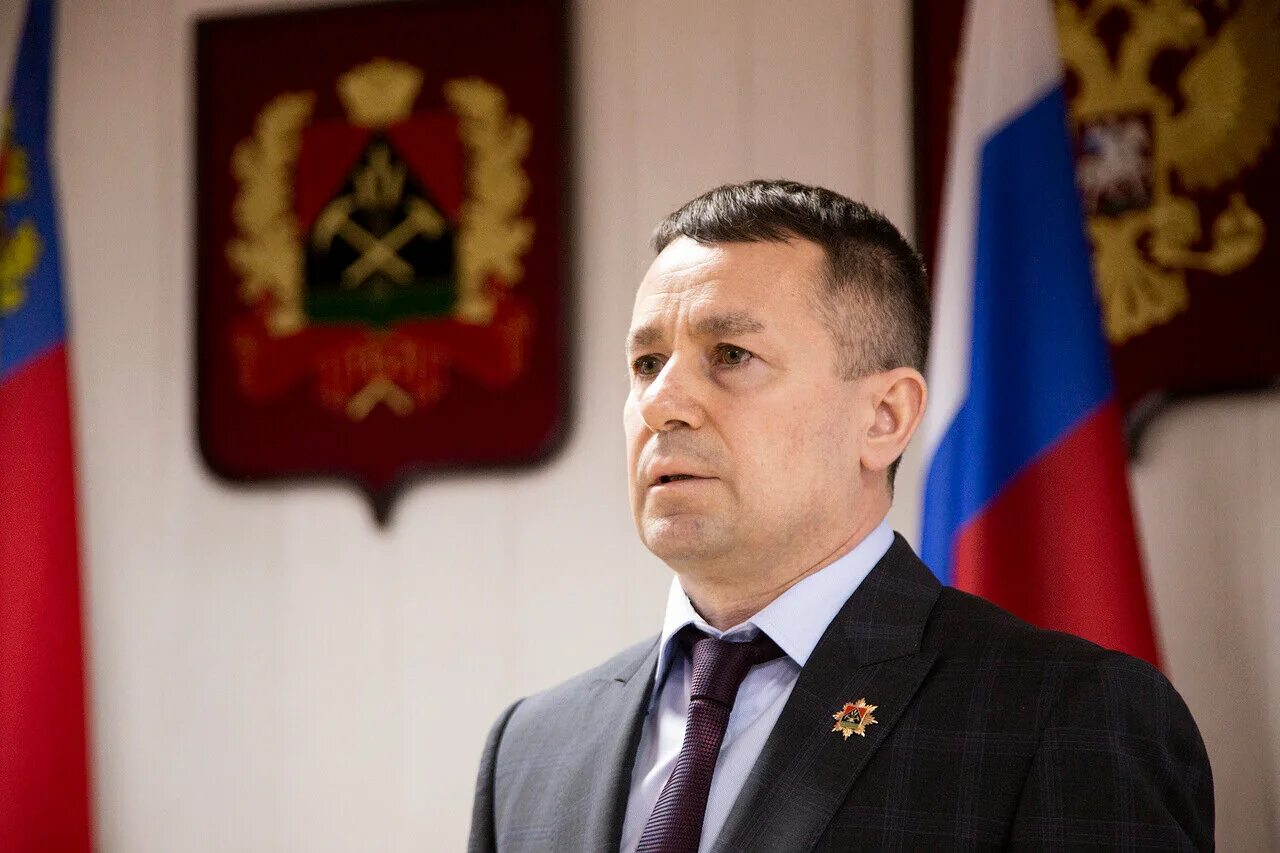 Мэр нова. Мэр киселевска максим шкарабейников. глава прокопьевска шкарабейников. мэр города прокопьевска максим шкарабейников. максим шкарабейников киселевск.