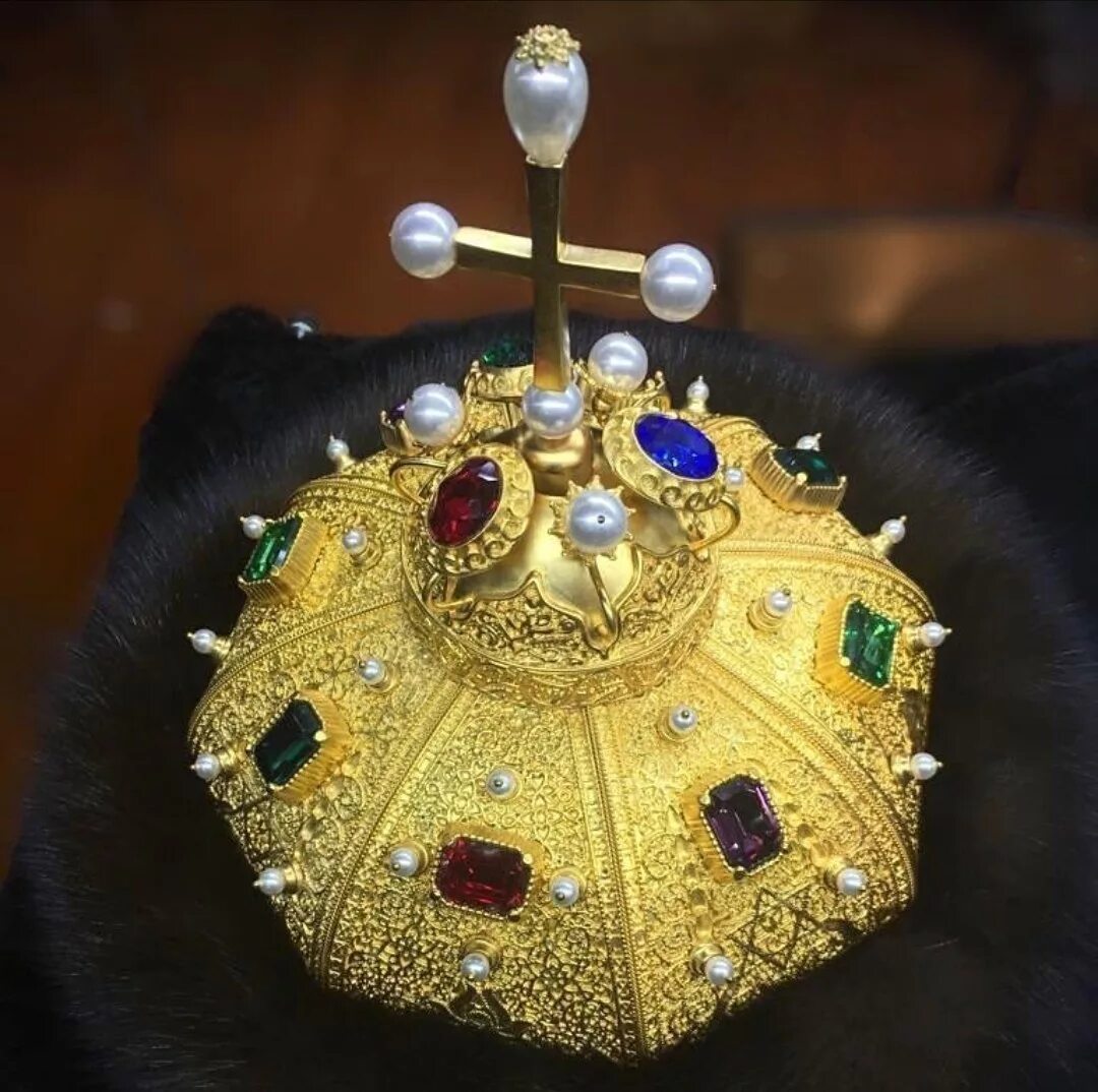 Шапка мономаха фэнтези. Сообщение о шапке мономаха. Вес шапки мономаха. Шапка мономаха. Шапка мономаха ивана 4.