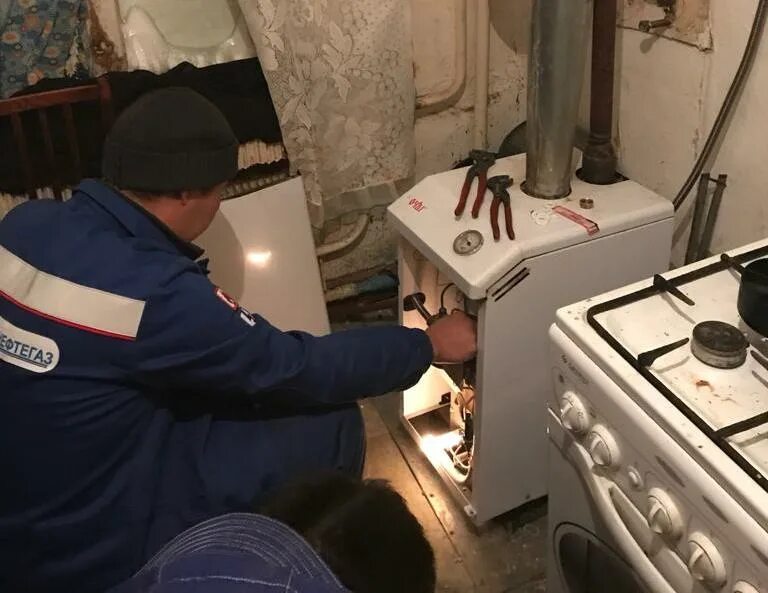 Угарный газ. Газ в квартире. Котел пахнет угарным газом. Газовый котел взорвался. Газовый котел утечка газа.