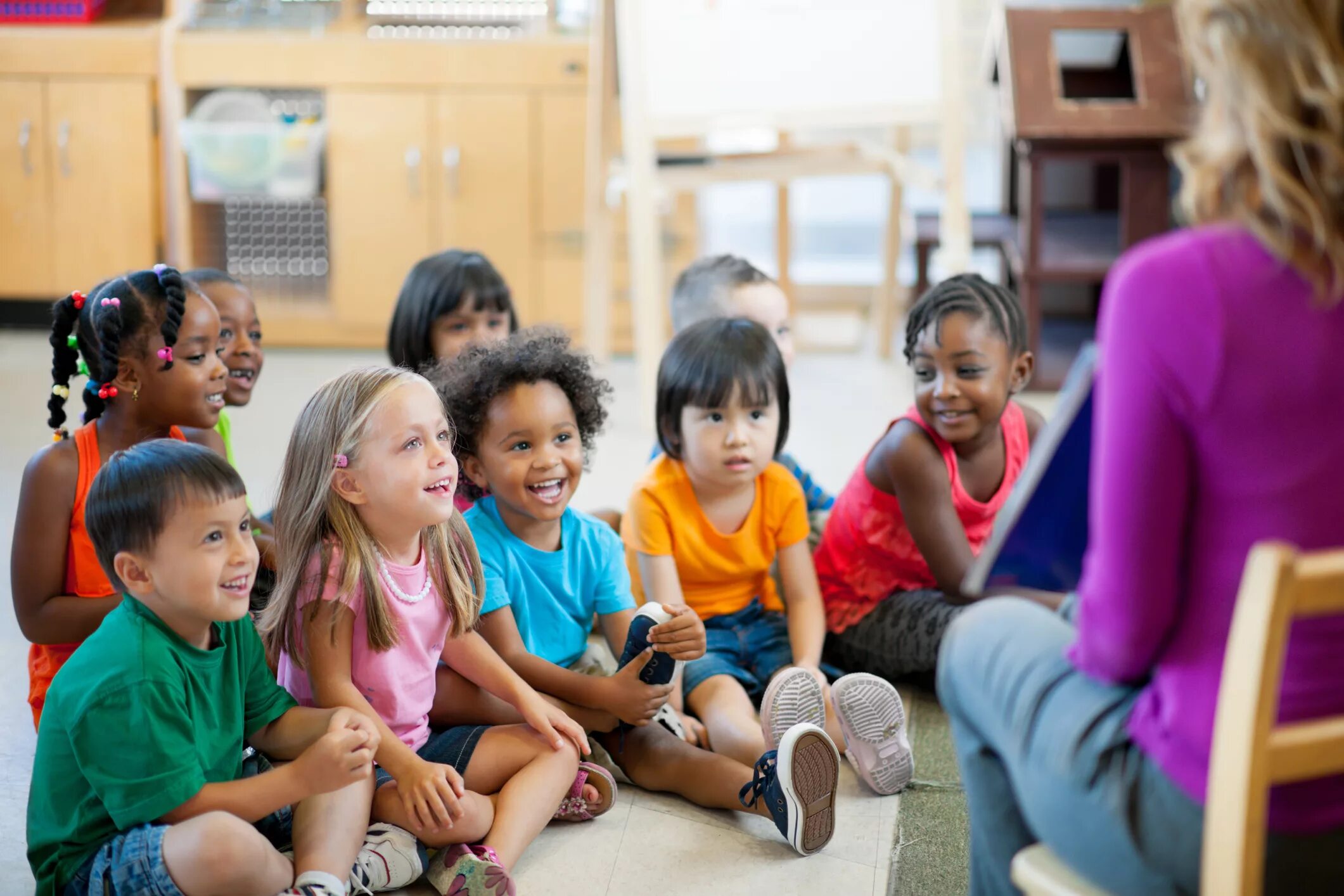 Preschool teachers. Дошкольное образование в США. Дошкольное образование во Франции. Дошкольное образование в Италии. Дети teaching.