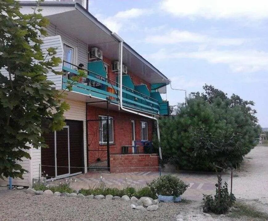 Глафировка эдем. Азовское море домики с комнатами. Ейск лиман частный сектор. Ейск частный сектор у моря. Ейчанка ейск.