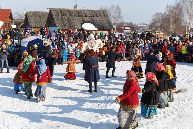 Народный праздник троица. Суздаль гуляния. Рождество в суздале 2022. Суздаль гуляния. Новогодние гуляния в суздале.