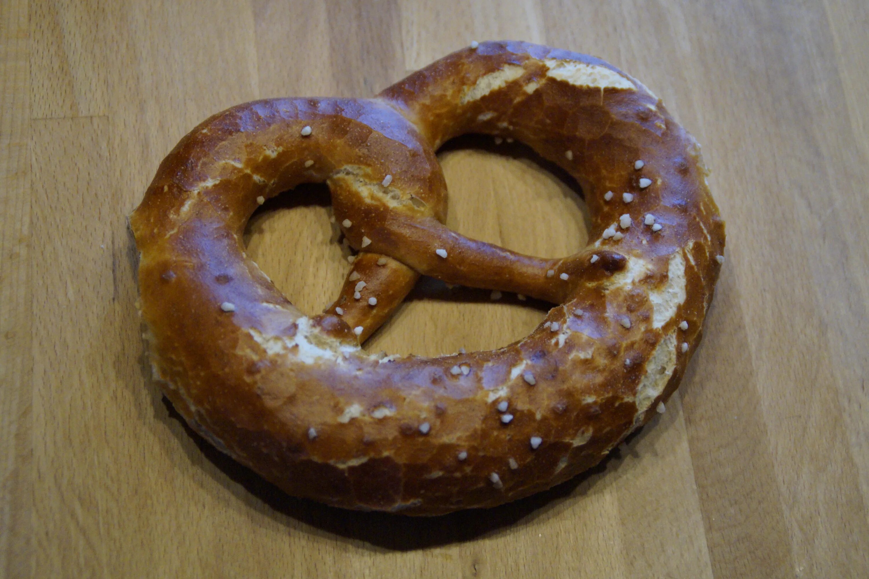 Крендель выпечка. Вкусные крендельки. Крендель из теста. Баварский брецель. Вкусный крендель.