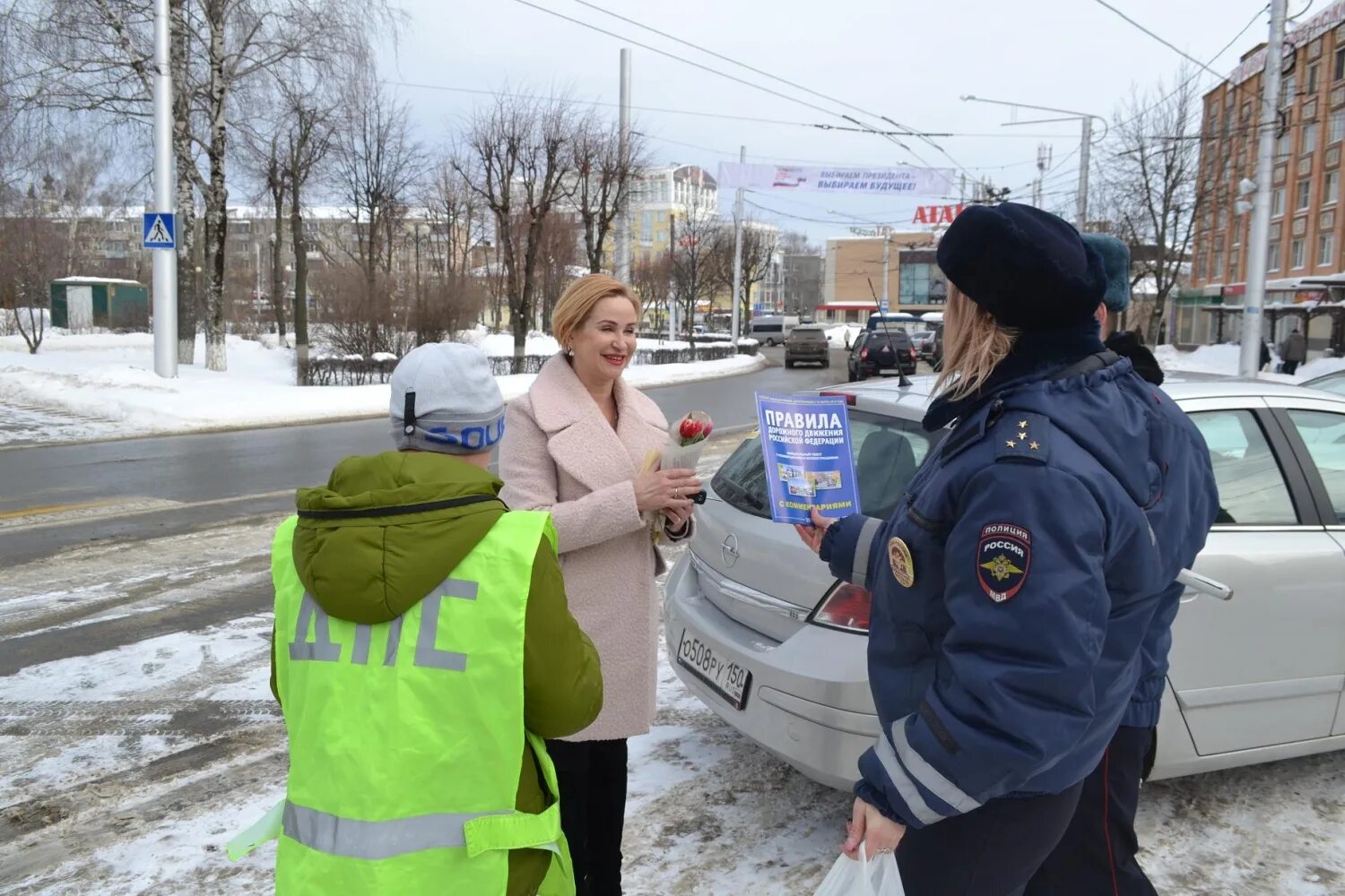 Инспектора ГИБДД Калуга. Сотрудники ГИБДД Калуга. Сотрудники ГИБДД Людиново Калужской. Калуга патруль. Телефон гибдд калуга