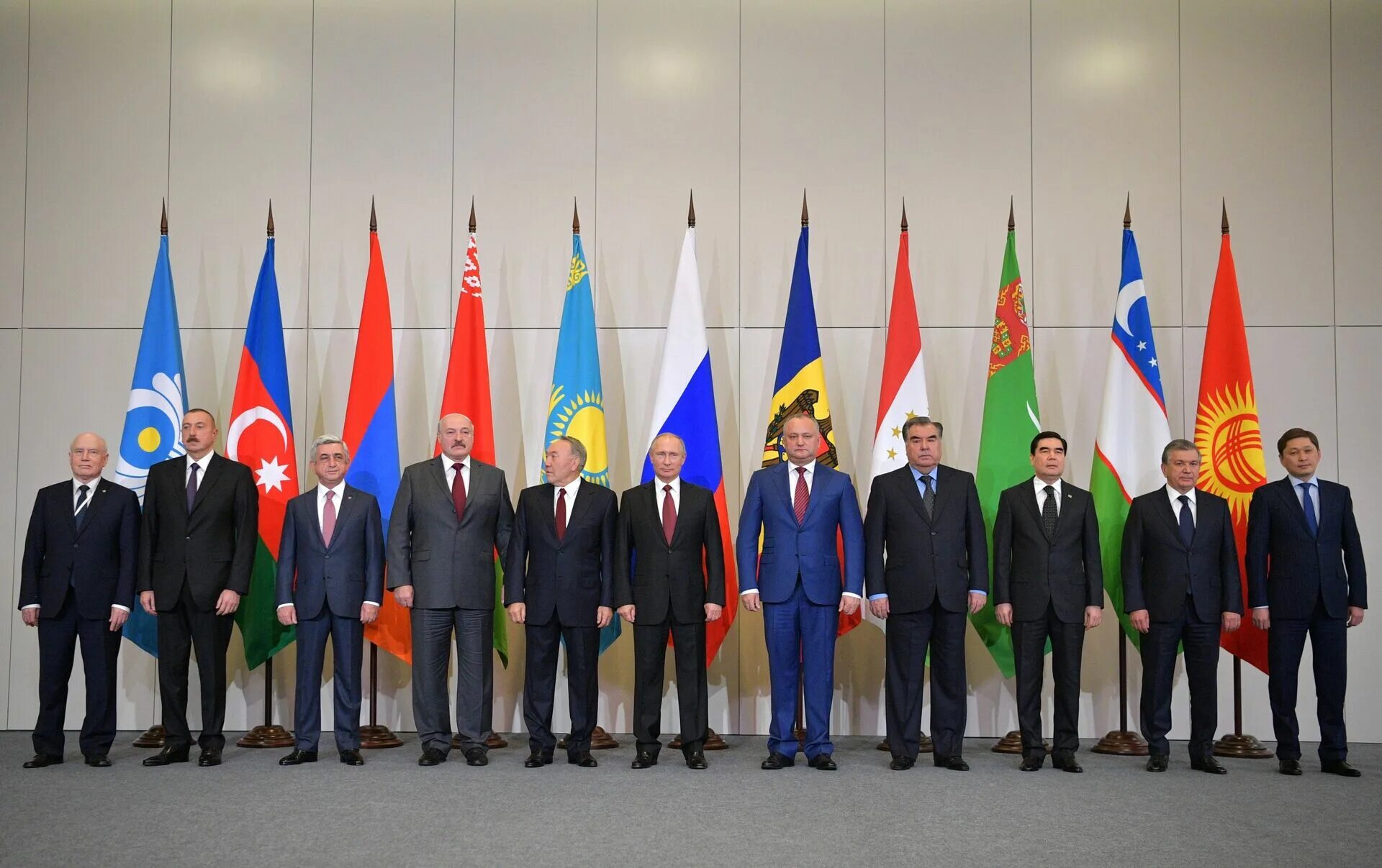 снг саммит 2020 глав государств. Brics 2022 саммит. флаги стран президентов. G7 большая семерка. парламент содружества независимых государств.