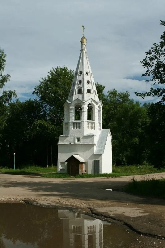 Ул кузнецова д 20 бежецк. Бежецк город. Памятник балалайки в г. Бежецк 8. Бежецк 8.
