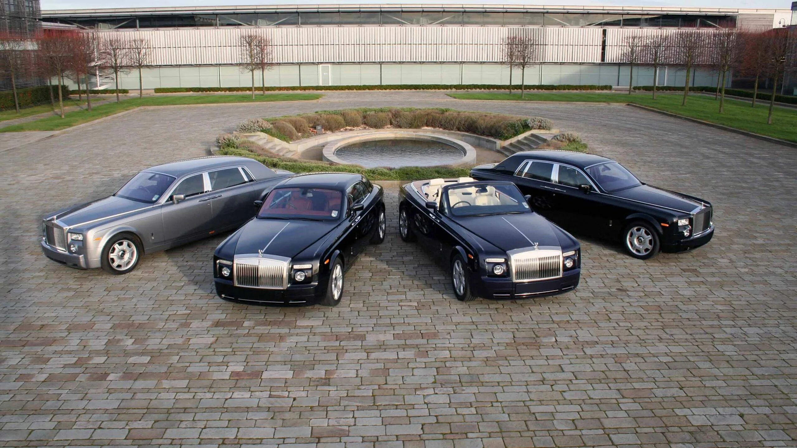 Автомобиль другими словами. Роллс Ройс в Тольятти. Куча Роллс Ройсов. Rolls-Royce много машин. Несколько машин и Rolls Royce.