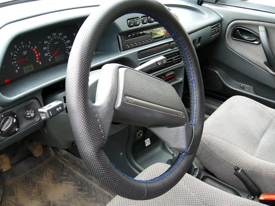 Руль ваз 2115. Ваз 2115руел. Ваз 2115 руль родной. Руль grand victoria на ваз 2109. Ваз 2115руел.