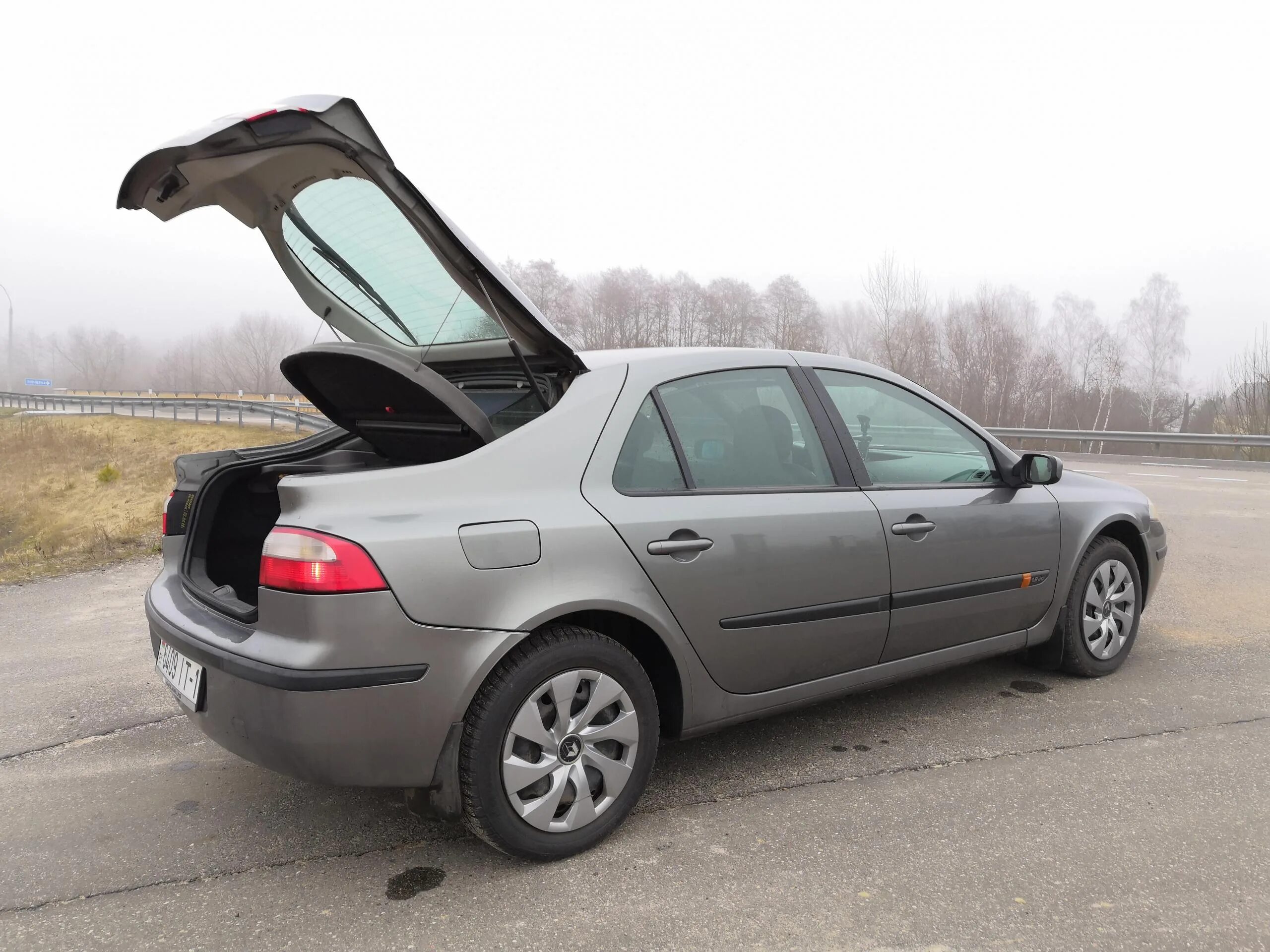 Renault laguna 2005 лифтбек. Рено лагуна лифтбек 2003г. Ренолагуна левбек 2005. Рено лагуна лифтбек 2002. Рено лагуна 2 серая.