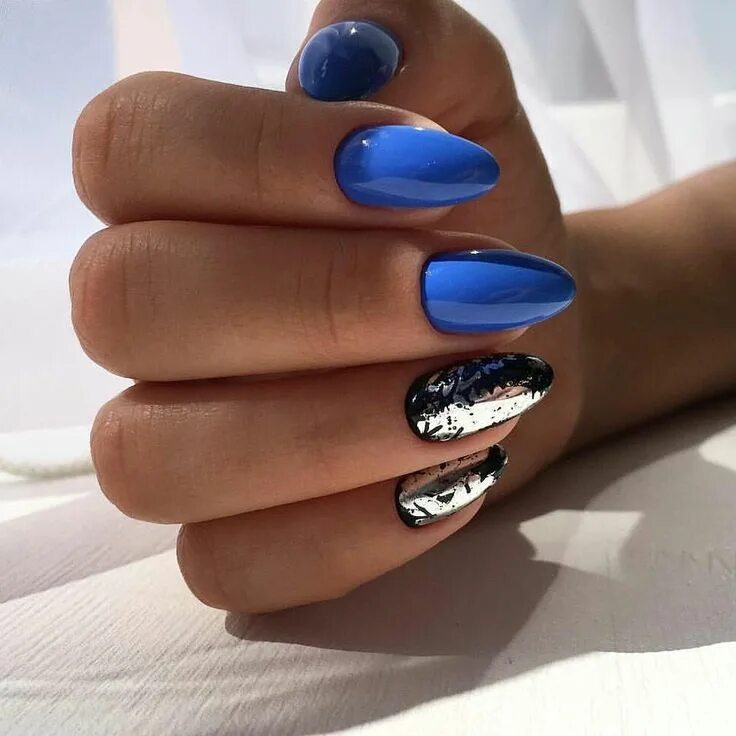 Топ нейл. Синие ногти. Модный маникюр. Красивые синие ногти. Синие ногти с фольгой.