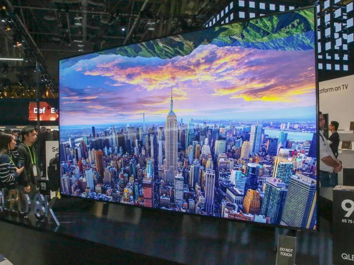 Топ телевизоров 55 2024. Телевизор самсунг 8к 98 дюймов. Samsung OLED 8k. Телевизор 98 дюймов QLED. QLED 8k.