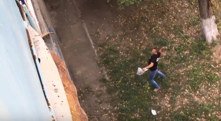 Кологривый я здесь за эту улицу стою. Прилучный 2023. Девятаев фильм 2021 павел чинарев. Фильм два холма никита кологривый. Вызывайте полицию.