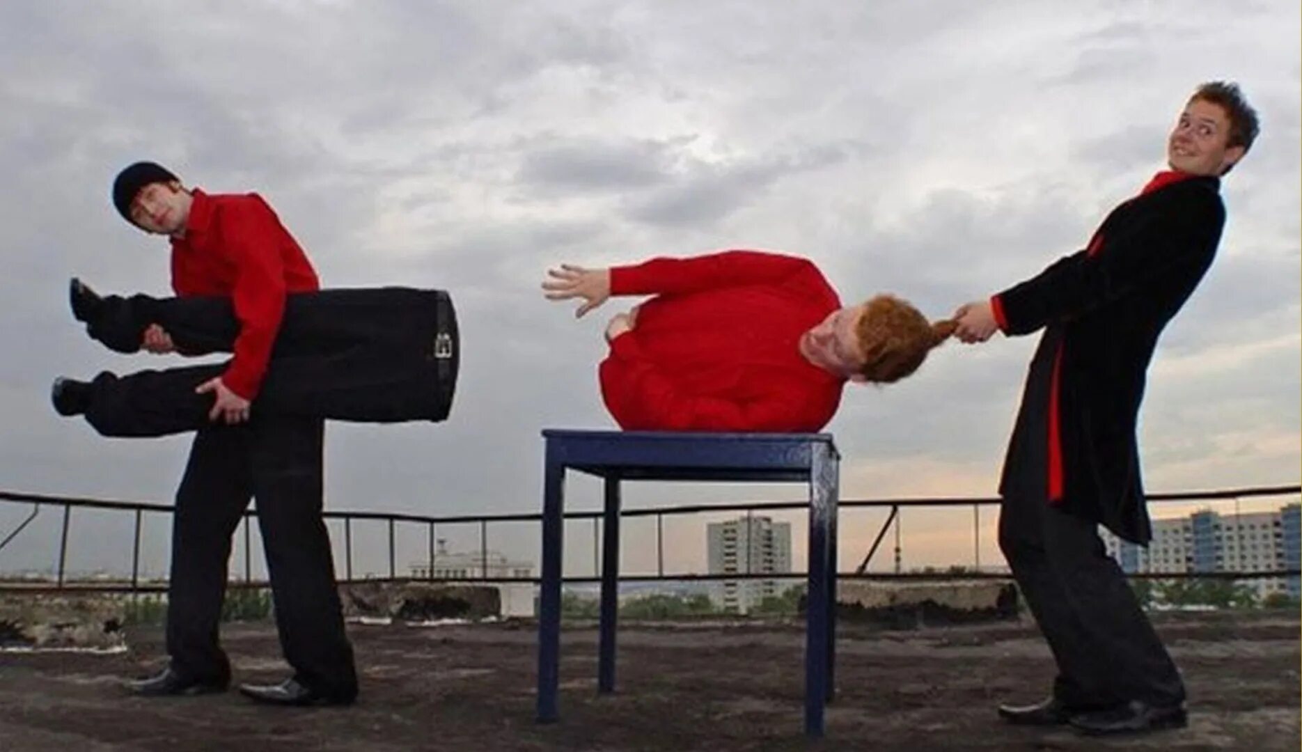 Секрет фокуса с распиливанием. Цирковые фокусы. Секрет фокуса с распиливанием. Фокус с распиливанием человека секрет. Ящик для фокуса с распиливанием.