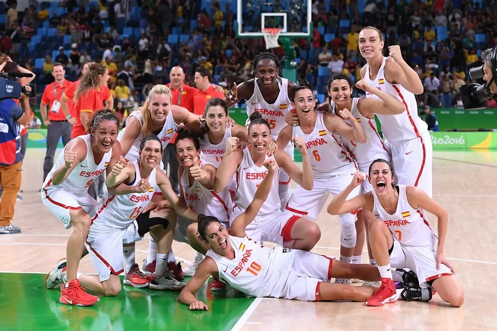 Sabrina wnba. Женский баскетбол фотосессия. Профессиональная баскетболистка. Результат баскетбола сегодня женщины. Российские баскетболистки.