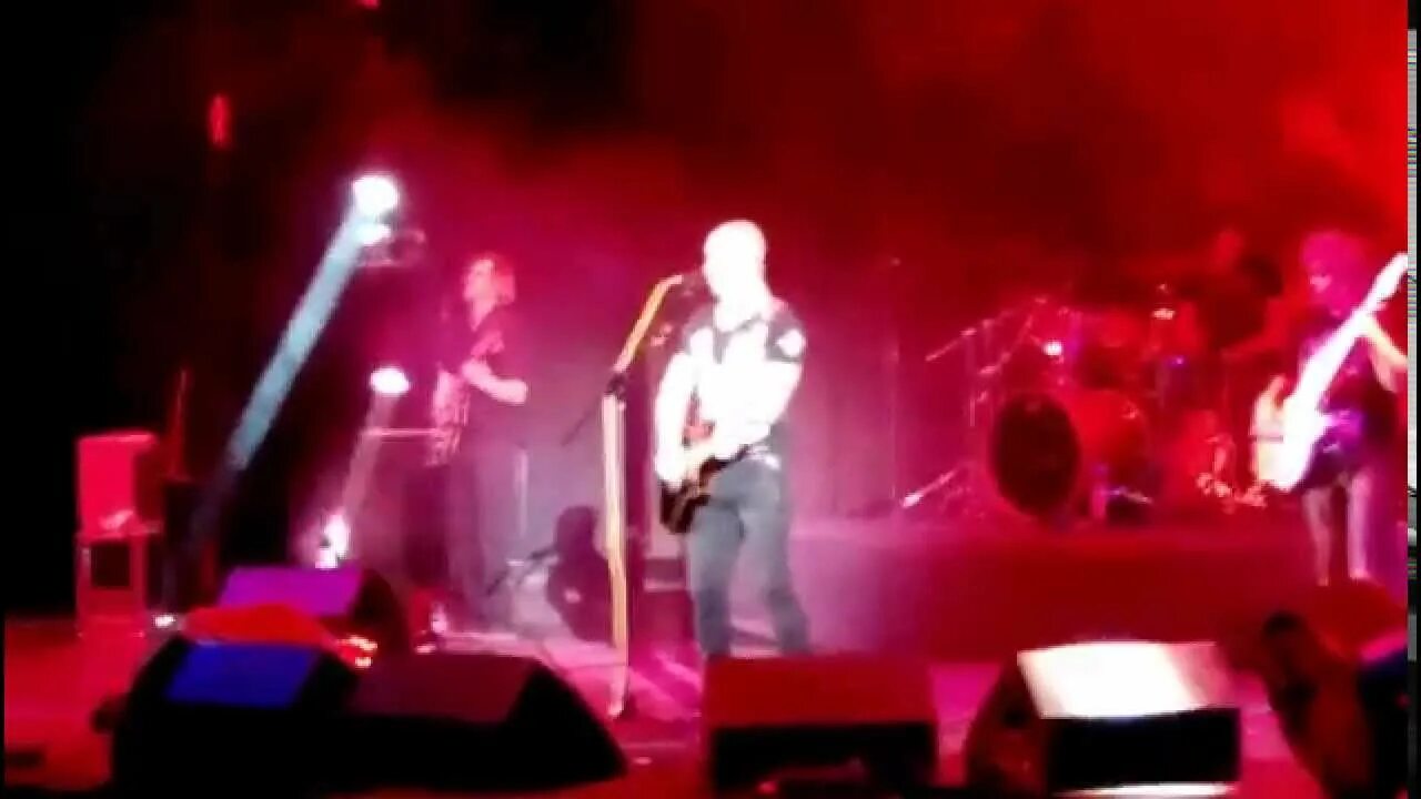 Майданов кровью песня. Денис майданов и баян микс мы с тобой одной крови. Денис майданов группа. Майданов группа крови. Денис майданов.