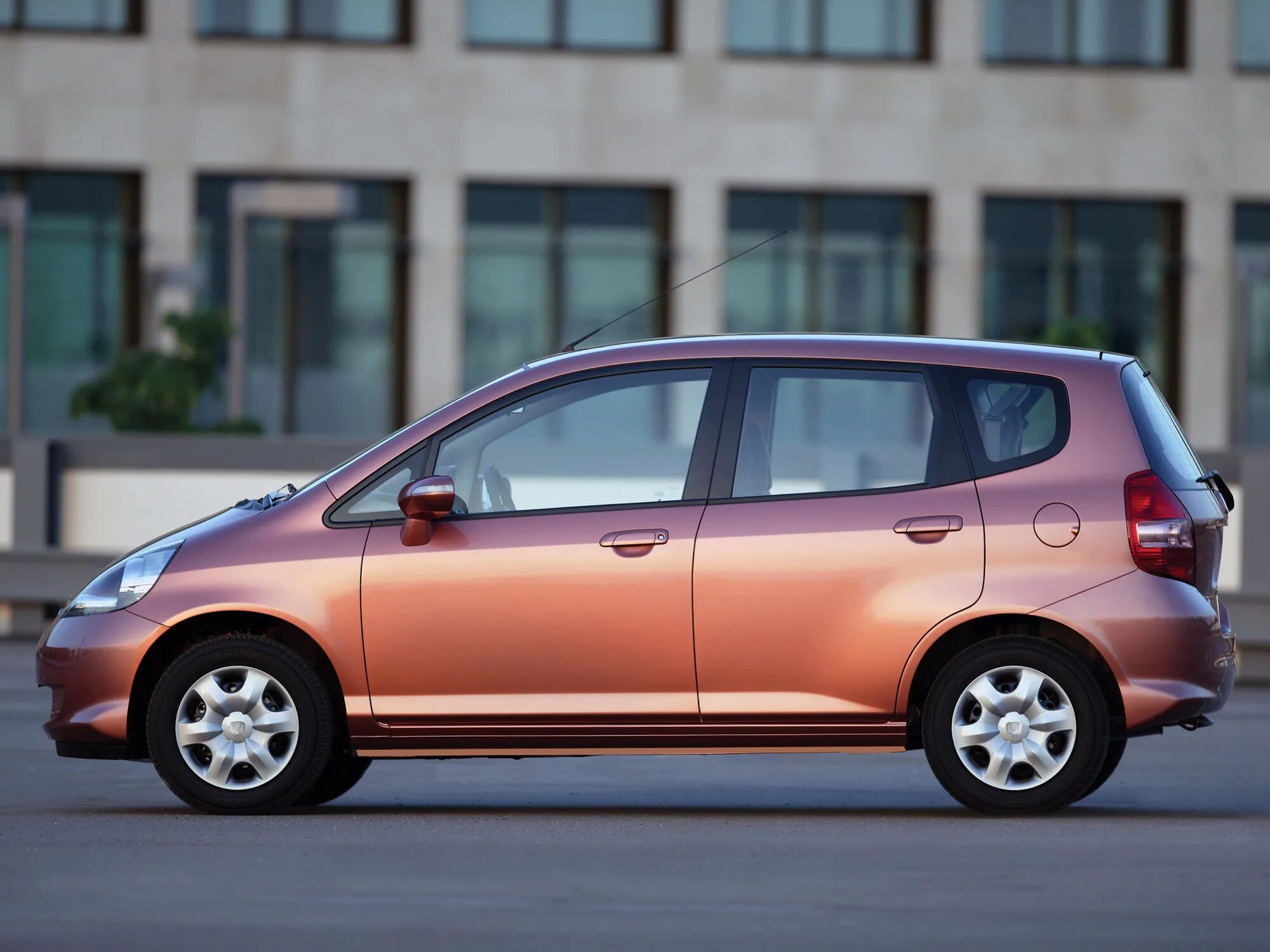 Honda jazz 1. Хонда джаз отзывы. Хонда джаз 2005. Хонда джаз отзывы. Хонда зеленая хэтчбек.