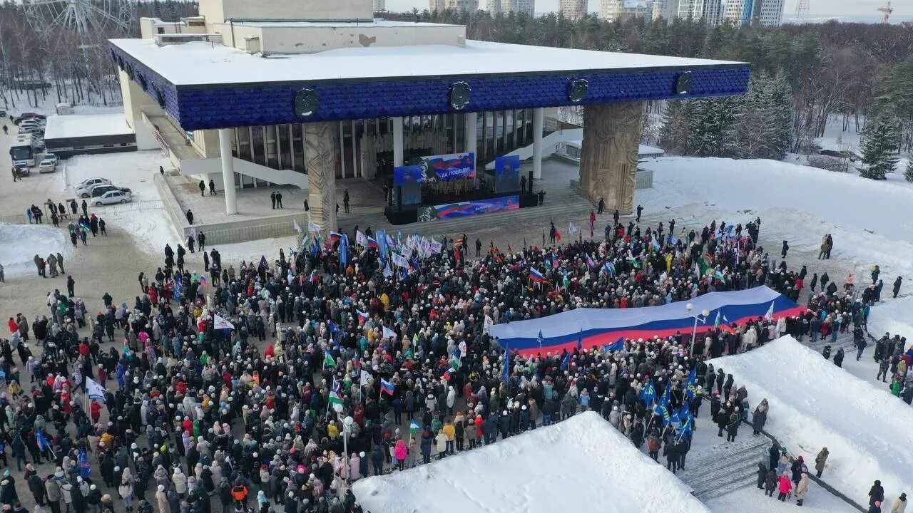 Митинг 22 апреля. Митинг. митинг в уфе сегодня. концерт митинг в лужниках. митинг в перми.