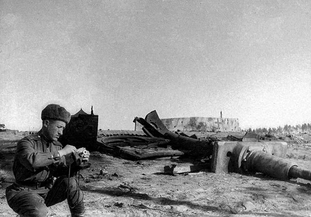 Военные фотокорреспонденты 1941-1945. Военные корреспонденты в годы Великой Отечественной войны. Военные корреспонденты 1941 корреспондент. Немецкие военные корреспонденты 1941-1945. Минус военных корреспондентов