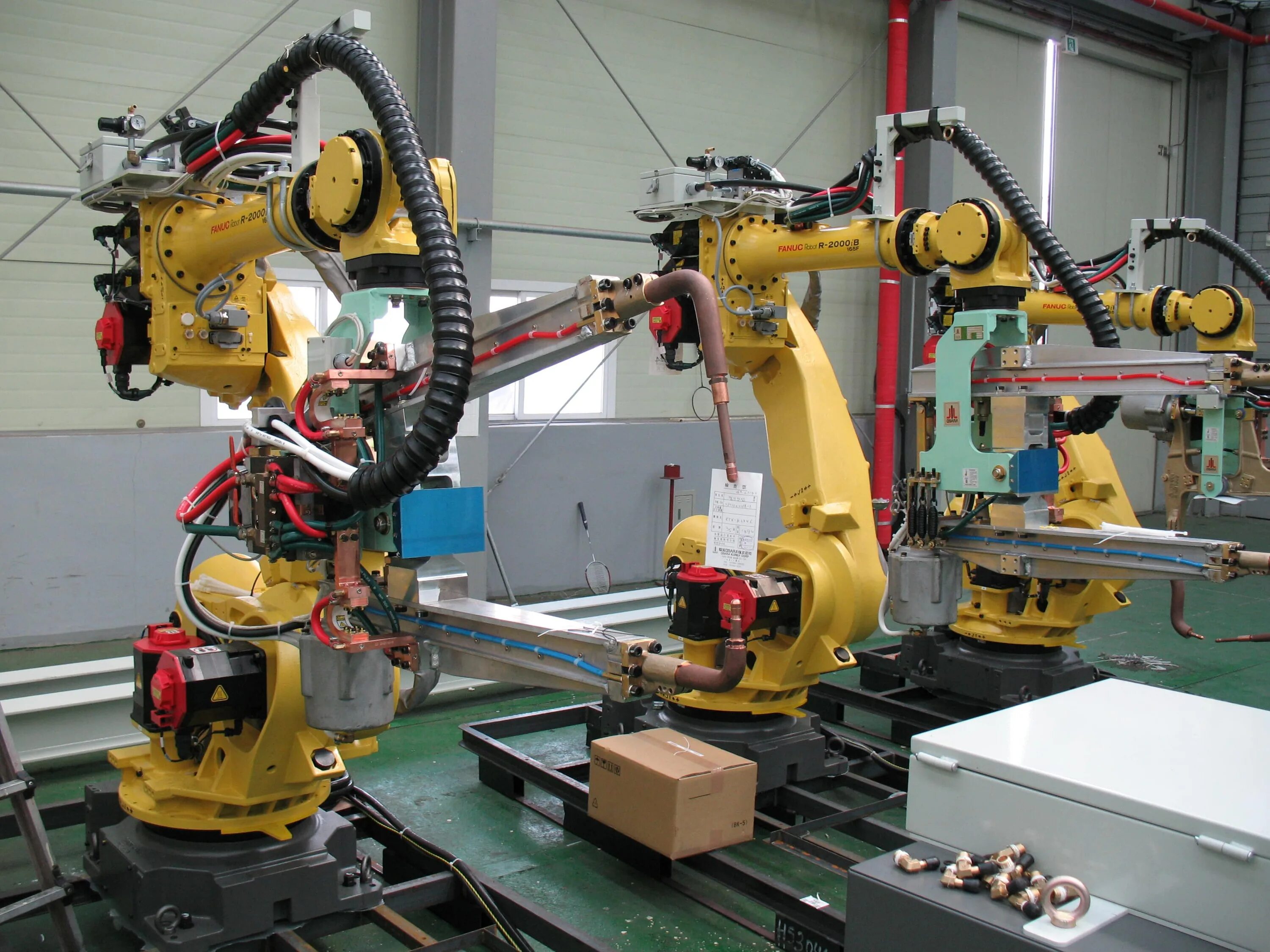 Манипулятор классы. Fanuc робот на производстве. роботизированные захватные системы kawasaki. промышленный робот манипулятор. промышленные дробомёты.