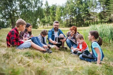 Дети на экскурсии на природу