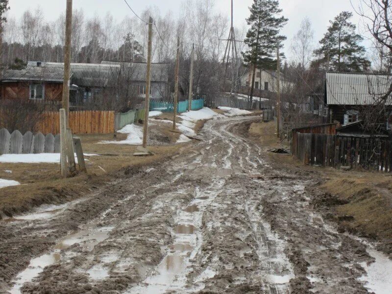 Русская деревня грязь. Грязная дорога в деревне. Грязные дороги в селе. Грязная деревня в России. У околицы грязи