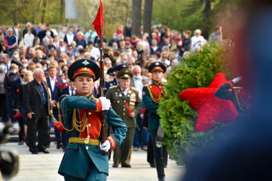 Свердловский 9 мая. Широкореченский мемориал Екатеринбург 9 мая 2021. Широкореченский мемориал Екатеринбург 9 мая. Широкореченский мемориал Екатеринбург 9 мая 2023 года. Широкореченский мемориал 2022 ЕКБ.