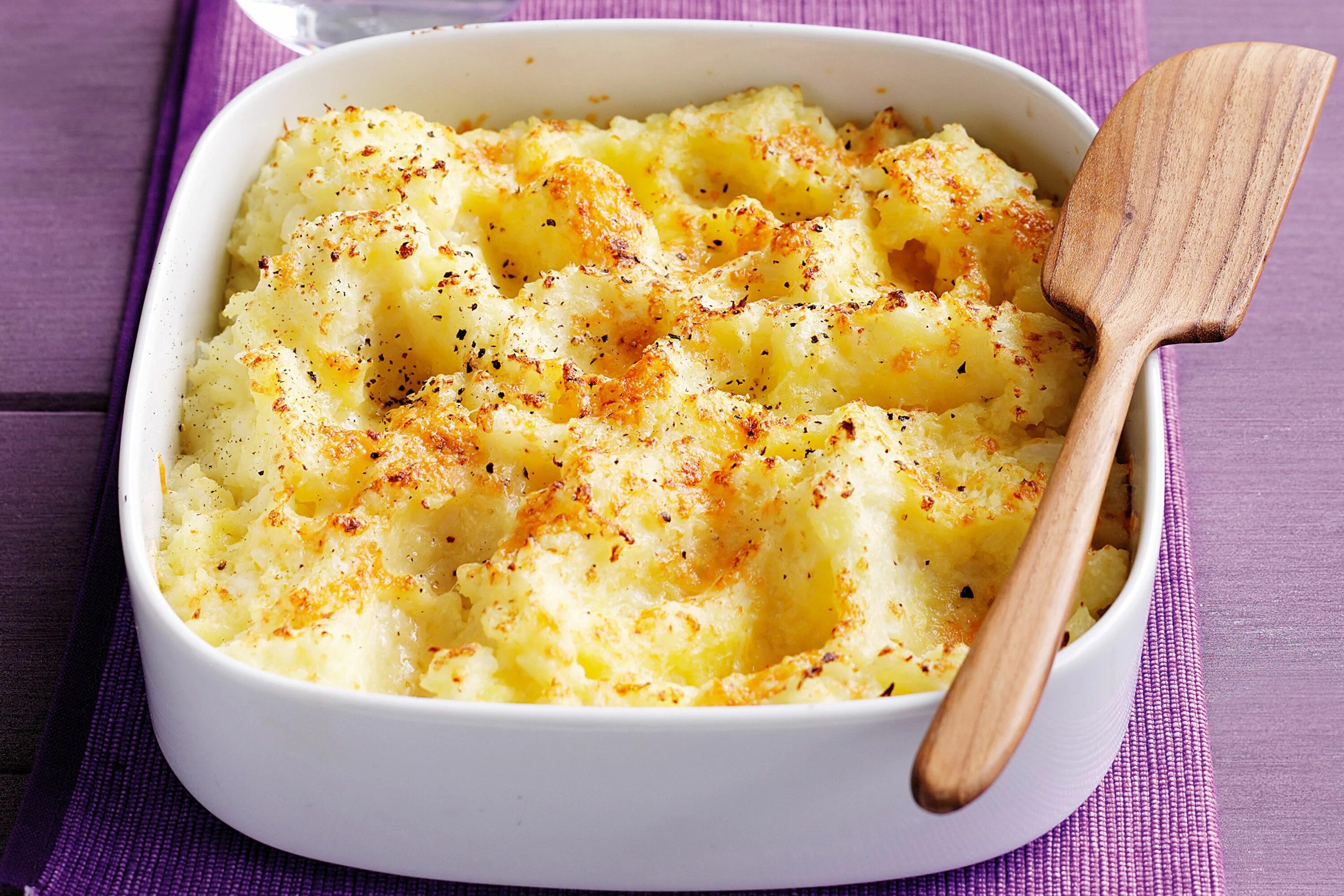 Запечь пюре. Картофельное пюре с сыром. пюре из цветной капусты. картофельное пюре с цветной капустой. разноцветное картофельное пюре.