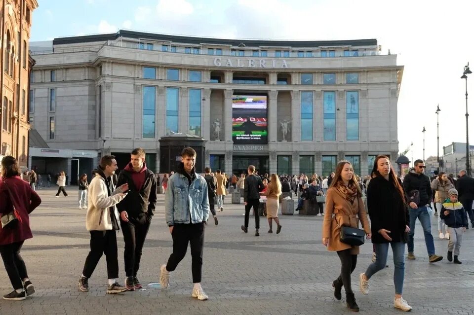 Тц галерея санкт петербург что случилось. ТЦ галерея смотровая площадка Санкт Петербург. В Питере открылся. Галерея, Санкт-Петербург, Свердловская набережная. Галереи дворов Санкт-Петербурга.