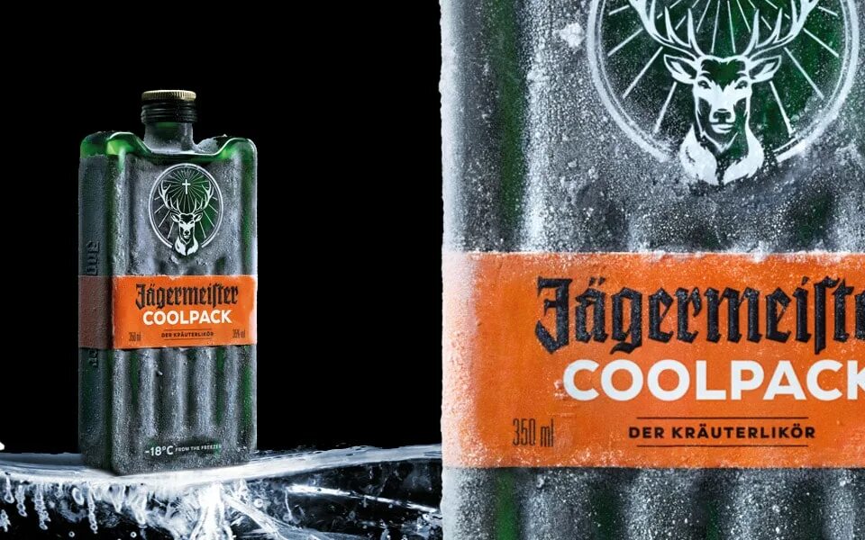 Гейзер Егермейстер. Егермейстер 2 литра. Jagermeister бутылка. Егермейстер черный. Егермейстер литр купить