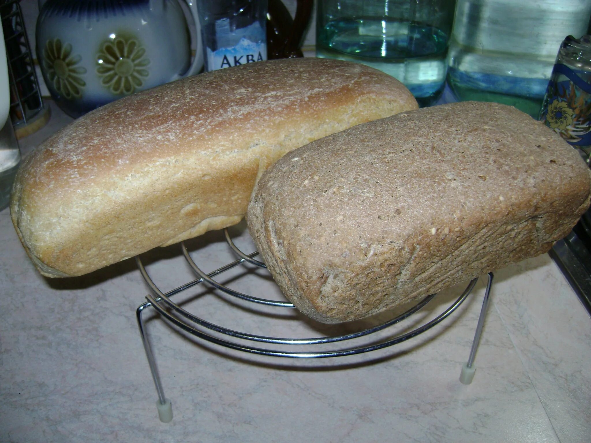 Хлеб в духовке без дрожжей. Домашний хлеб без дрожжей. Домашний хлеб в духовке без дрожжей. Хлеб в духовке в домашних без дрожжей.