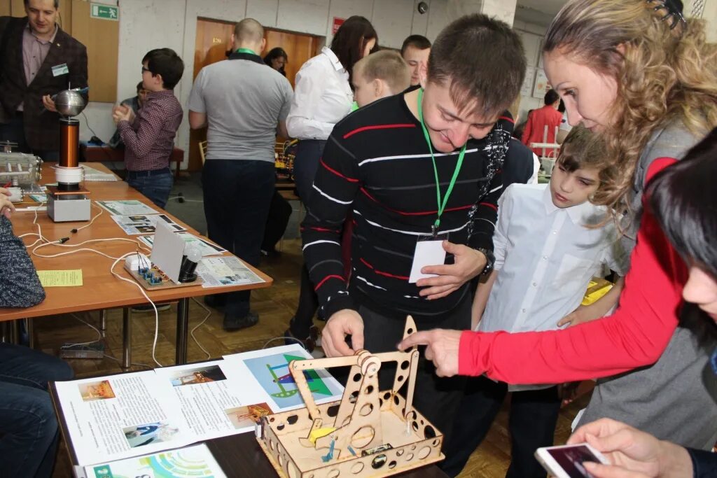 научно-техническое творчество. центр образования кисловодск. научно техническое творчество детей и молодежи. фестиваль от винта. робототехника для детей выставка.