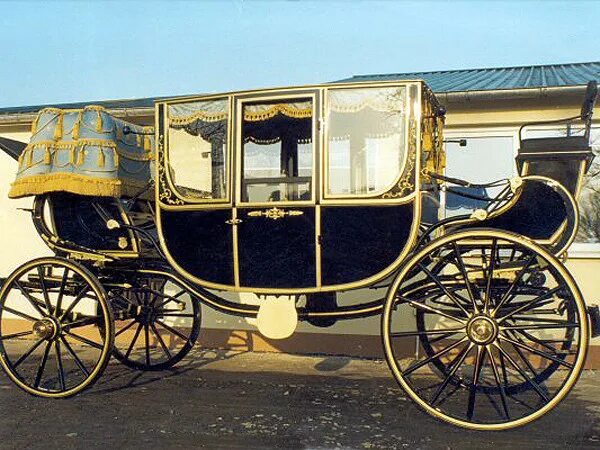 Coach карета. Кэб катафалк. Закрытый экипаж. Фаэтон гужевой транспорт. Закрытый экипаж.