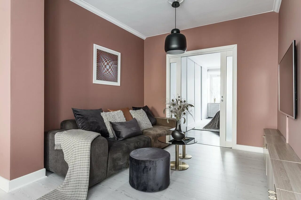 В какой цвет покрасить стены дома. Покрашенные стены в интерьере. Разноцветная стена. В какой цвет покрасить стены дома. Желтые стены в интерьере.