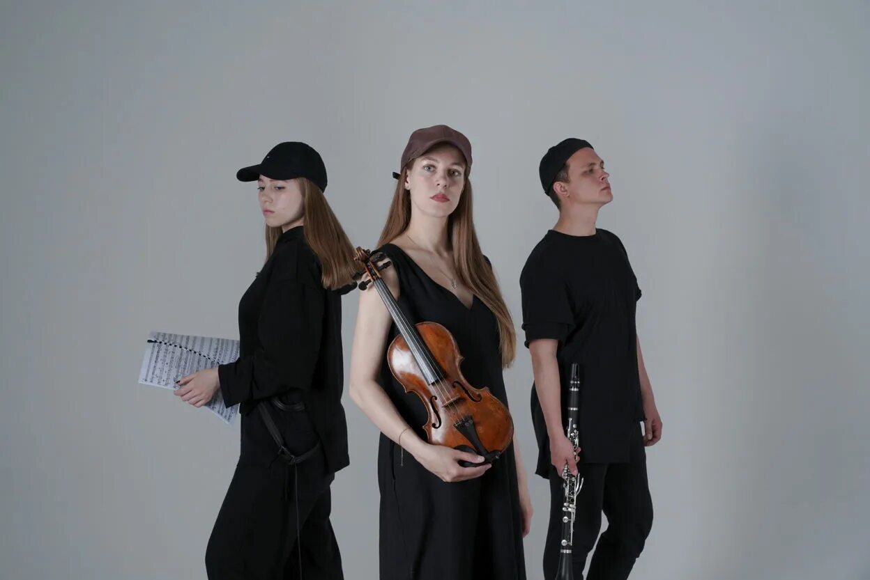 Трио руки. The reversible trio rockabilly. Экспериментальная музыка. Группа трио. Вторые брюки группа.