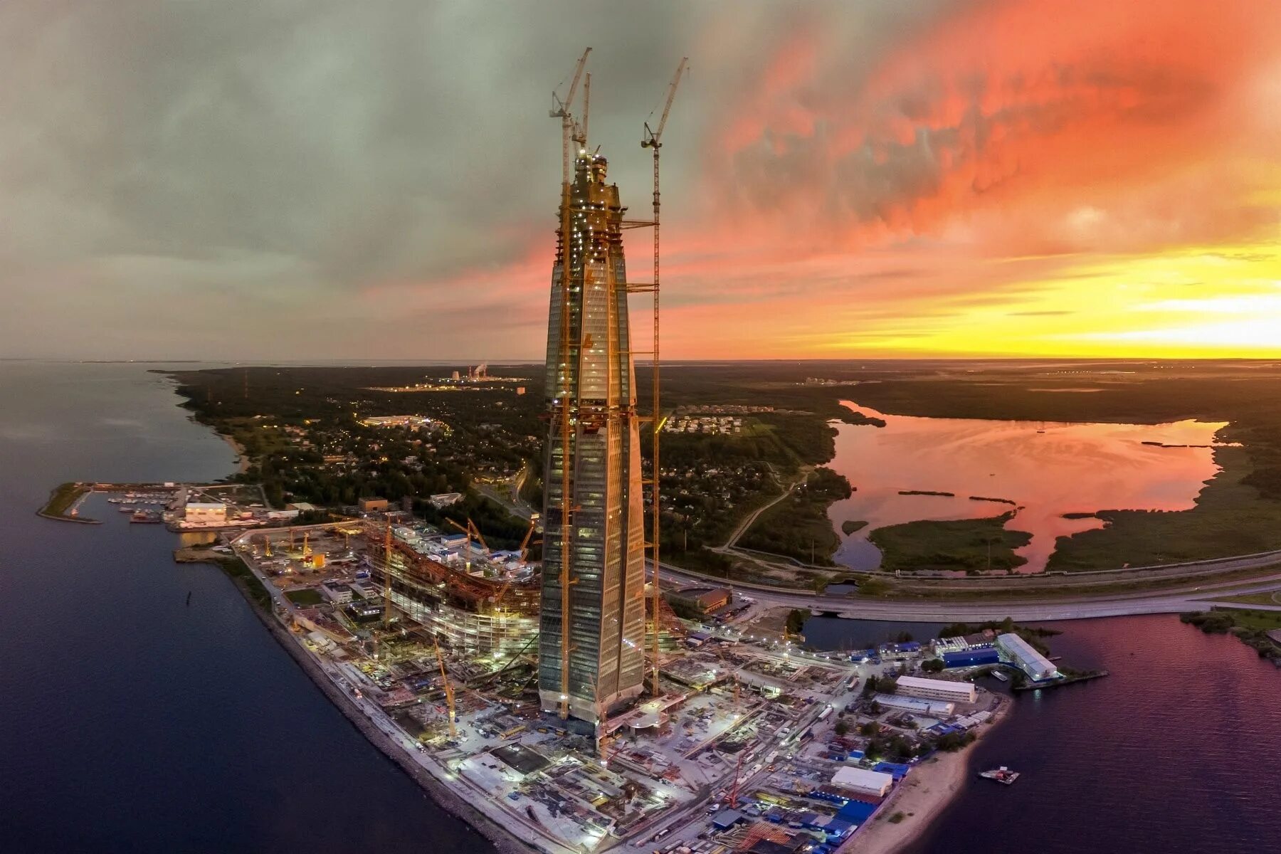 Высота лахта центра. Лахта центр 462 метра. Лахта-центр в Санкт-Петербурге 2018. Лахта центр стройка. Лахта центр самый высокий небоскреб в Европе.