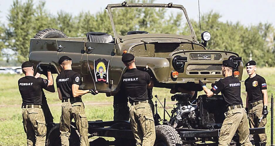 Ремонтные войска. Рембат 2016 Омск. Военные машины обеспечения. Военные инженерные машины. Ремонтно восстановительные войска.