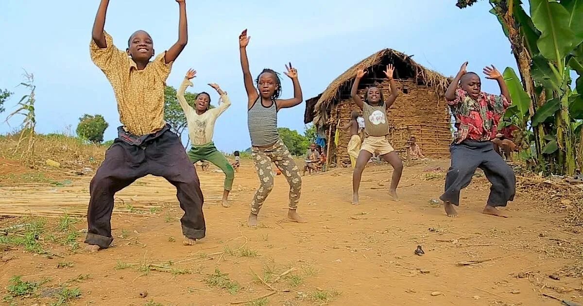 Где негры танцуют. Африканские танцы для детей. Африканцы танцуют. Танец Африки. Танец Африка для детей.