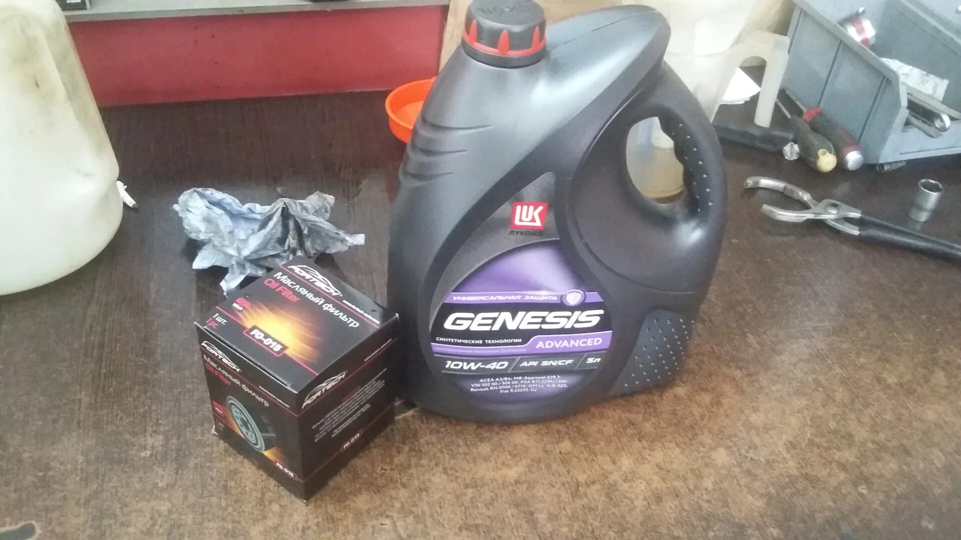 Lukoil genesis special racing 10w-60. Масло mannol 7505 molibden 10w-40. Масло ldf3 10w-40 scania. Масло в двигатель 10w40. Моторные масла манол классик 10-40.