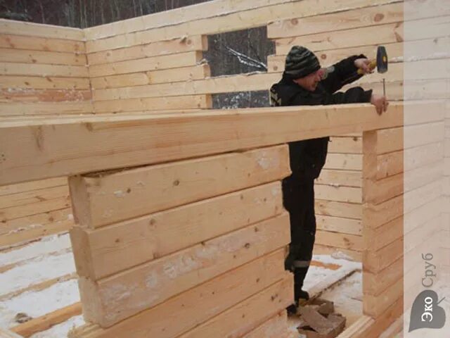 Как сделать стены из бруса. Перегородки из бруса 100х50. перегородка из бруса 150х150. перегородки в брусовом доме. клееный брус для перегородок.