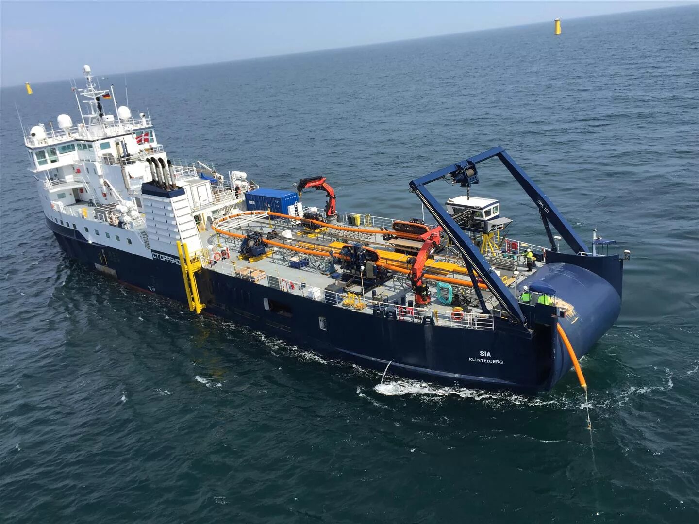 Cable laying. Cable laying. Прокладка кабельной линии 10кв. Кабельная трасса верт 2000-2200мм. Машина кабельщиков.