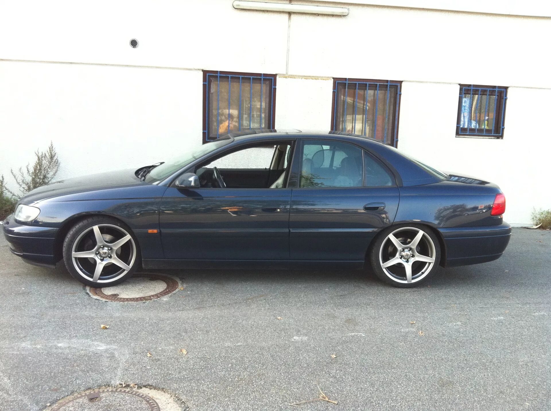 Opel omega caravan r18. Opel omega b r18. Opel omega b литье. Opel omega b r18. Опель омега б на 17 дисках.