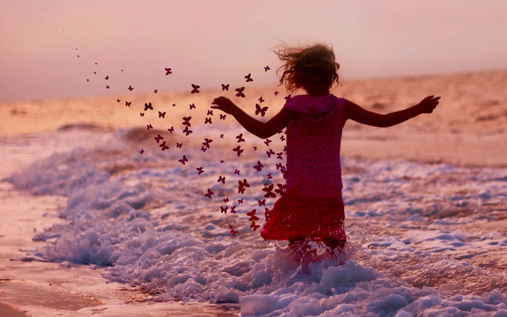 Позитивные картинки со. Девочка и море. Счастье. Счастье у моря. Счастье вокруг нас.