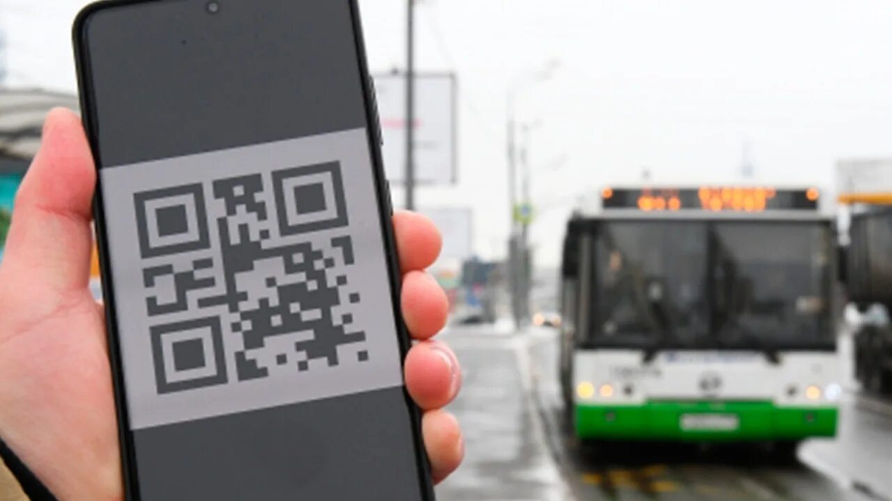 QR код в транспорте. QR код на остановках транспорта. QR код в транспорте коронавирус. QR код на транспорт в Москве.