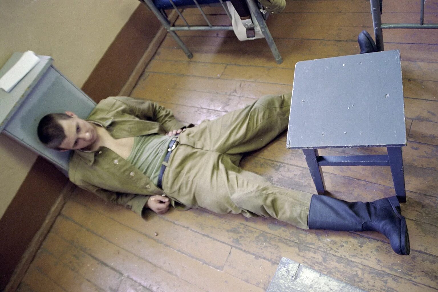 ноги в казарме