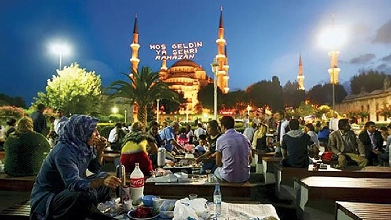 Ramazan v Турция. Праздник Рамадан в Турции. Ифтар в Турции. Рамадан Турция 2021.