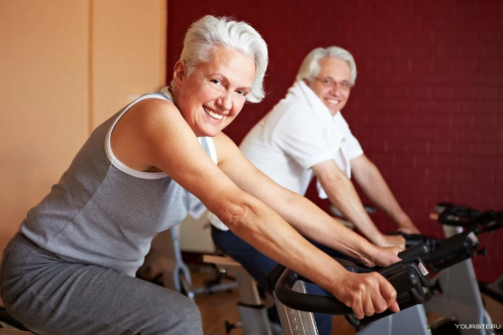 Гимнастика в пожилом возрасте. Спортивные люди в возрасте. Пожилые люди спорт. Физкультура для пожилых. Занятия спортом пожилые.